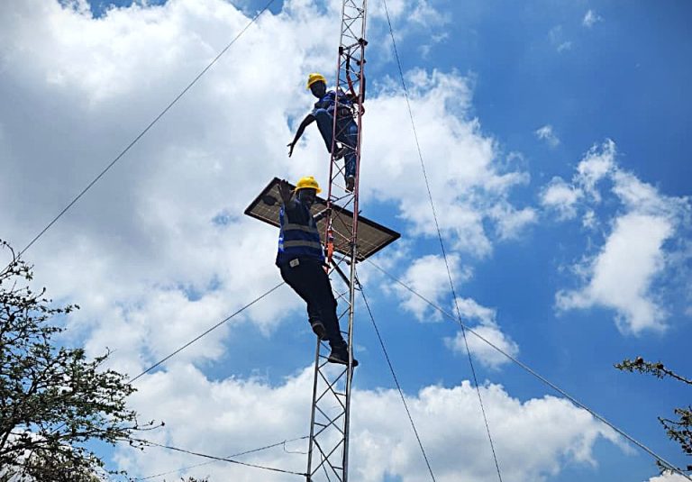 Teacher Karis on a Mast during the Technical Trainers Training by Internet Society
