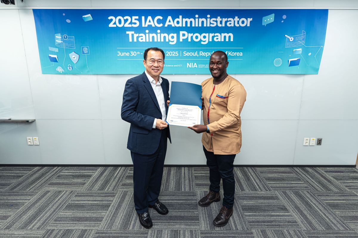 Teacher Karis receiving the 2025 IAC Administrator Training Program Certificate from the President of NIA in Seoul, South Korea.